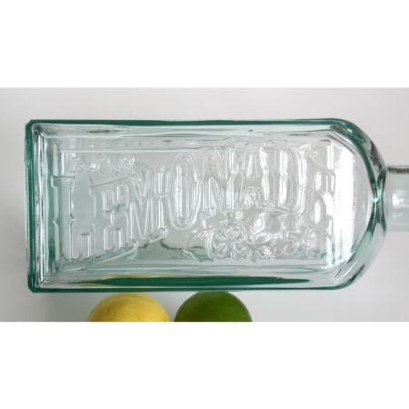 Flasche 2 Liter, Recyclingglas, Korkverschluss, Mediterranea Lifestyle, Retrodesign, Lemonade-Reliefschriftzug